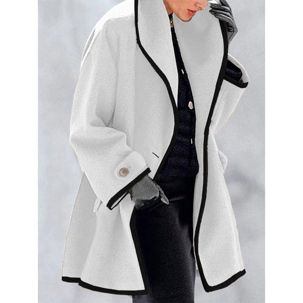 Détail des boutons du manteau Rosella™, parfait pour un look chic.