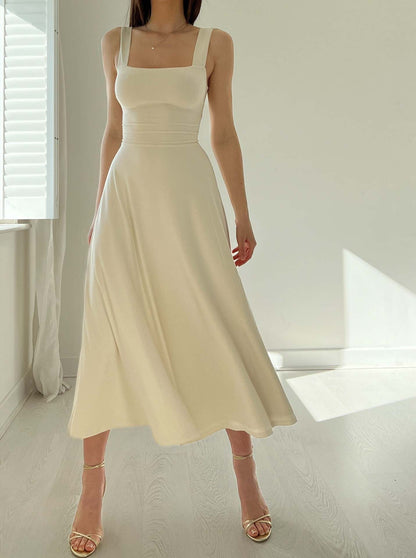 Robe Ksenia™ en mouvement, idéale pour un confort et une élégance au quotidien.